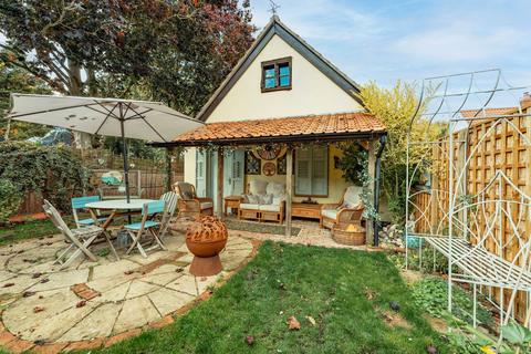 undefined, The Street, Diss IP22