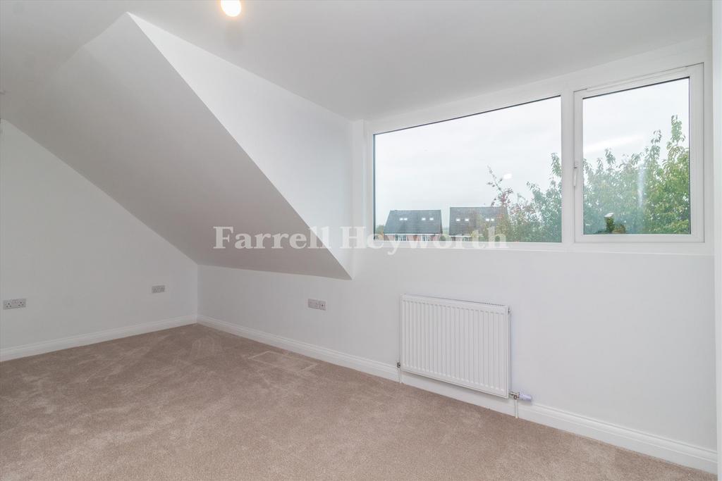 Bedroom 1 image 3