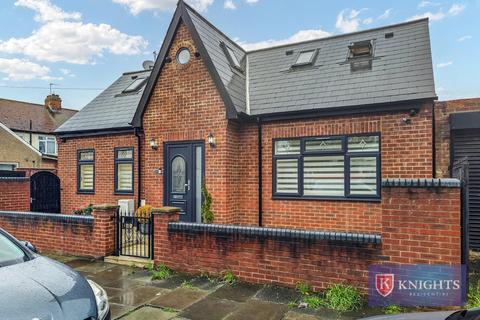 3 bedroom house for sale, Bridlington Road, London, N9