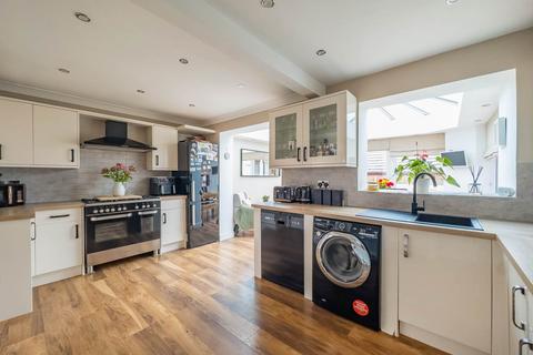 3 bedroom semi-detached house for sale, Castle Close, Birstall