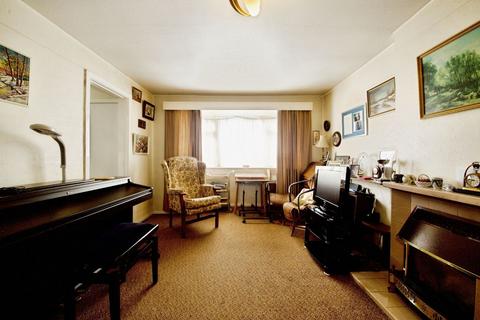 2 bedroom flat for sale, Gerrards Close, London