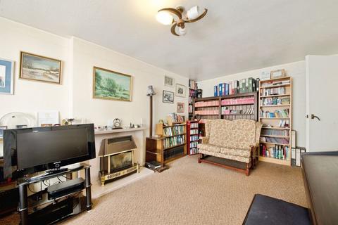 2 bedroom flat for sale, Gerrards Close, London