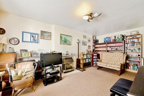 2 bedroom flat for sale, Gerrards Close, London