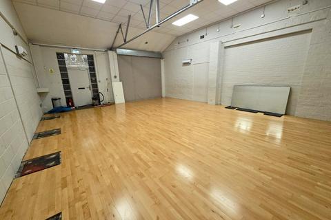 Warehouse to rent, Stirling Way Borehamwood WD6 2FT