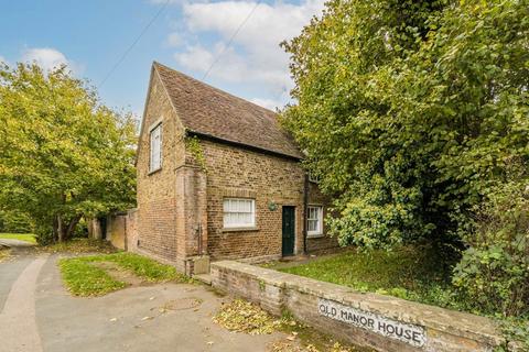 undefined, Squires Bridge Road, Shepperton TW17