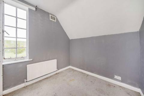 undefined, Squires Bridge Road, Shepperton TW17