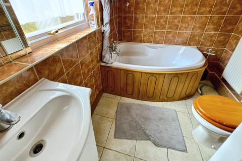 2 bedroom detached bungalow for sale, Whitton Close, Oulton Broad, Lowestoft, Suffolk, NR33