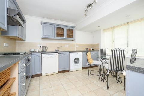 3 bedroom end of terrace house for sale, Stonebanks, Walton-on-Thames, KT12