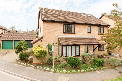 3 bedroom end of terrace house for sale, Stonebanks, Walton-on-Thames, KT12