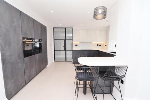 3 bedroom semi-detached house to rent, Borehamwood