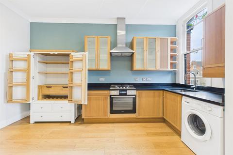 2 bedroom flat to rent, Lewin Road, London, SW16