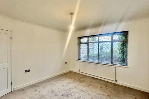 undefined, Blackberry Farm Close, Heston TW5
