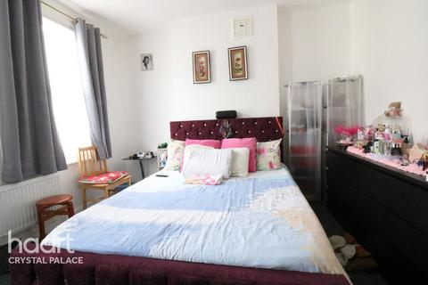 3 bedroom terraced house for sale, Parish Lane, London