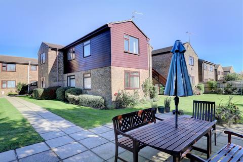 undefined, Oakengrove Road, Hazlemere HP15