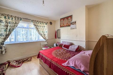 undefined, Kingsland Road, London E13