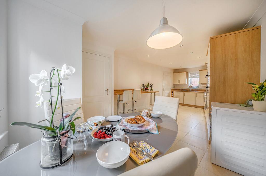 Kitchen/Dining Area