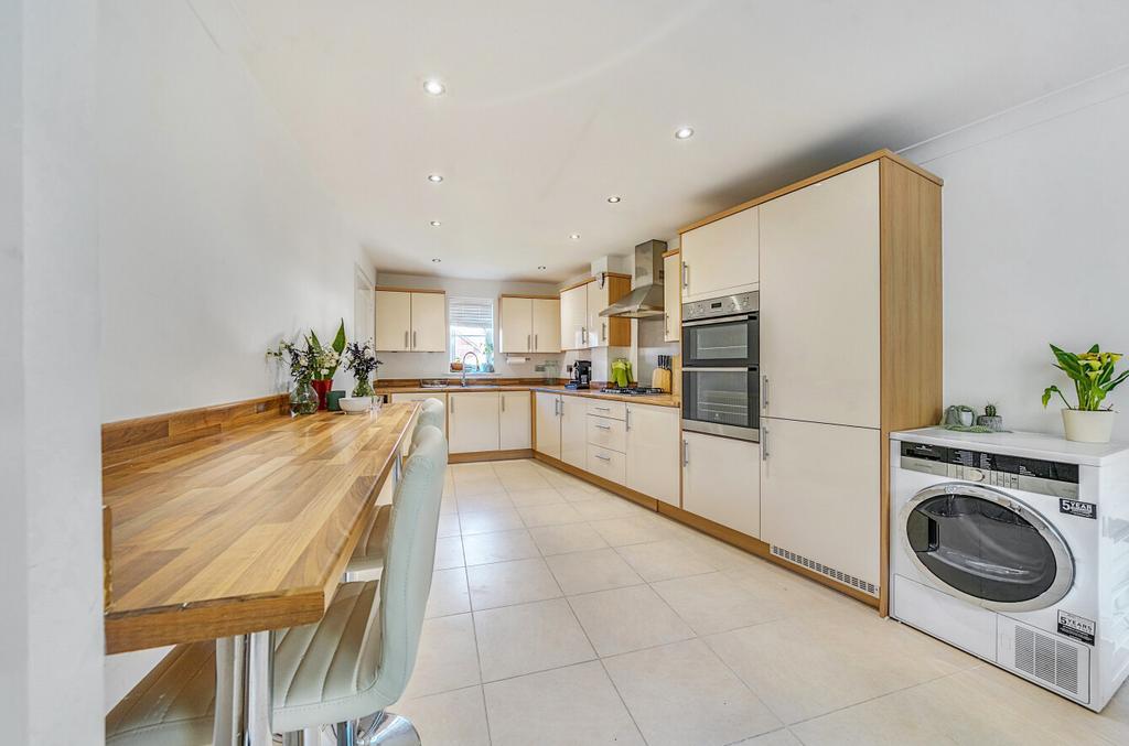 Kitchen/Dining Area