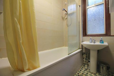 4 bedroom house share to rent, Hereford Road, West Acton