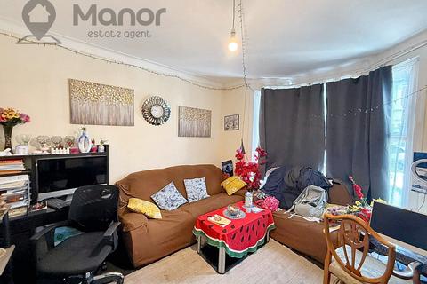 3 bedroom terraced house for sale, Eighth Avenue, Manor Park, E12 5JN