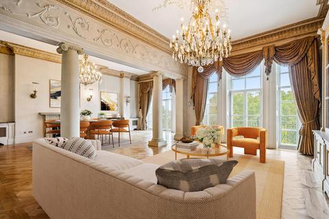 4 bedroom flat to rent, Albert Hall Mansions, Kensington Gore, London, SW7