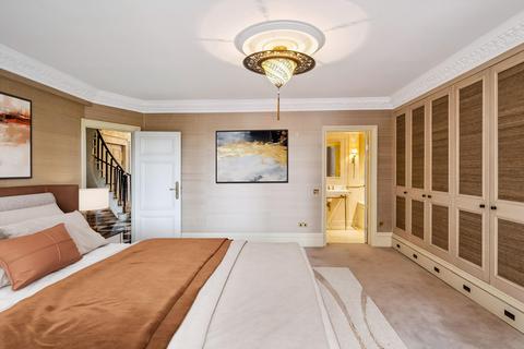 4 bedroom flat to rent, Albert Hall Mansions, Kensington Gore, London, SW7