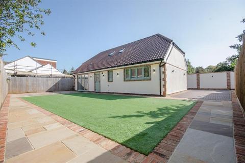 3 bedroom detached house for sale, Filton Road, Hambrook, Bristol, BS16 1QL