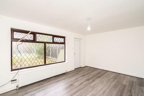 3 bedroom semi-detached house to rent, London Street, Salford M6