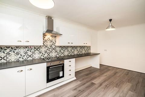 3 bedroom semi-detached house to rent, London Street, Salford M6