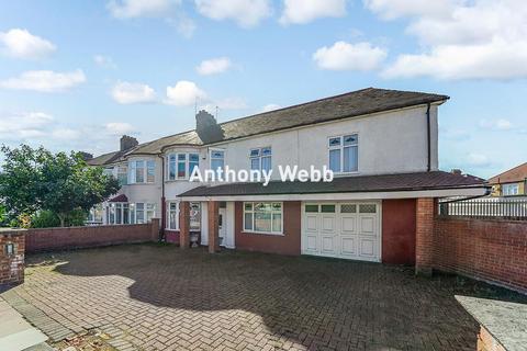 6 bedroom end of terrace house for sale, Dorchester Avenue, Palmers Green, N13