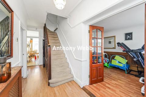 6 bedroom end of terrace house for sale, Dorchester Avenue, Palmers Green, N13