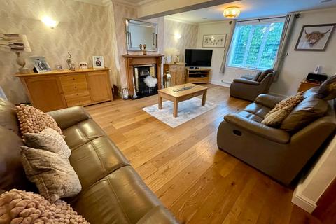 4 bedroom end of terrace house for sale, The Cottages, Great Bramingham Lane, Luton, LU3 3NJ