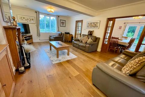 4 bedroom end of terrace house for sale, The Cottages, Great Bramingham Lane, Luton, LU3 3NJ