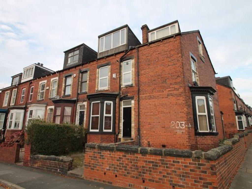 A clear exterior view of this attractive brick-...