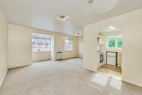 2 bedroom flat for sale, Gables Close, London SE12