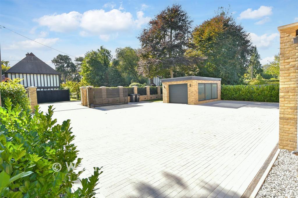 Driveway/Parking