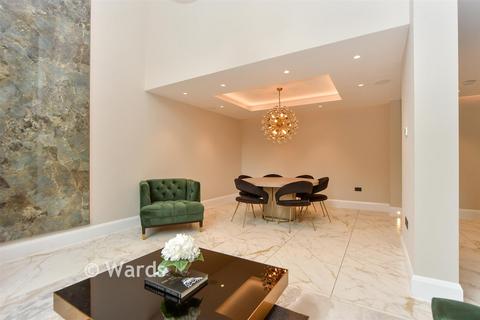 15 Fawkham Avenue, Longfield, DA3 7HS