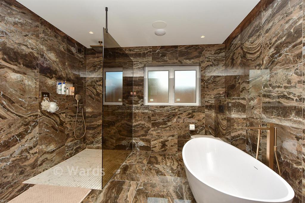 En-Suite Bathroom