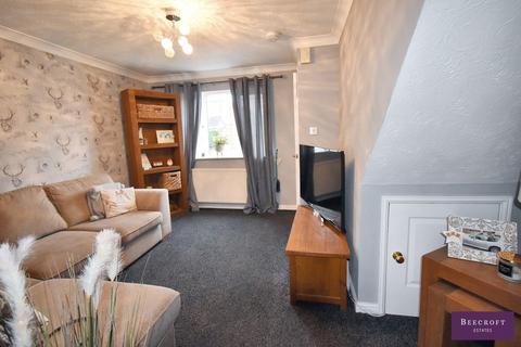 2 bedroom semi-detached house to rent, Far Lawns, Carlton