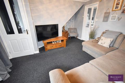 2 bedroom semi-detached house to rent, Far Lawns, Carlton