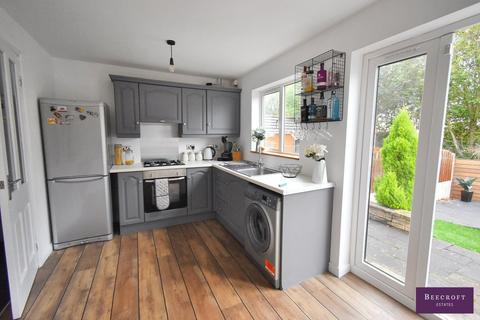 2 bedroom semi-detached house to rent, Far Lawns, Carlton