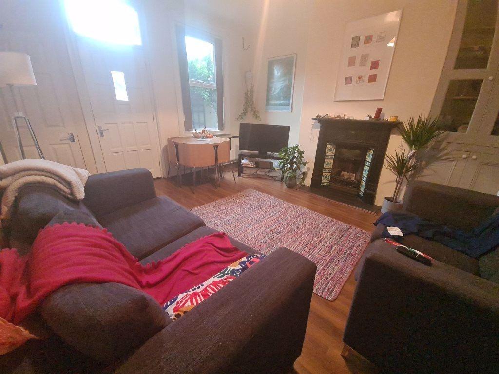 A cozy and well-maintained living room featurin...