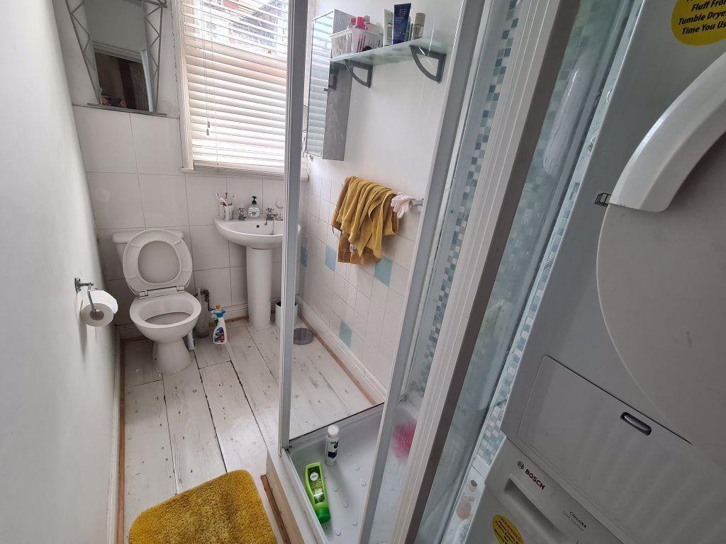 A tidy, functional bathroom with a shower enclo...