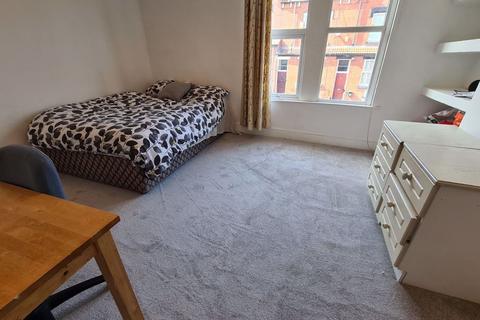 undefined, Burchett Place, Leeds LS6