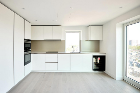 3 bedroom flat to rent, Tierney Lane, London W6