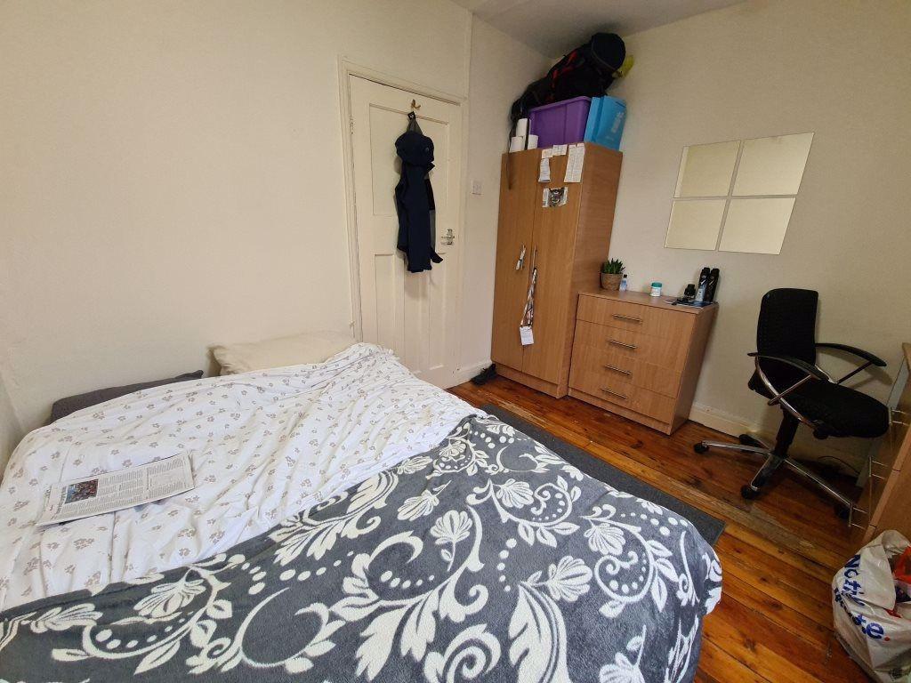 A spacious and well-maintained master bedroom f...