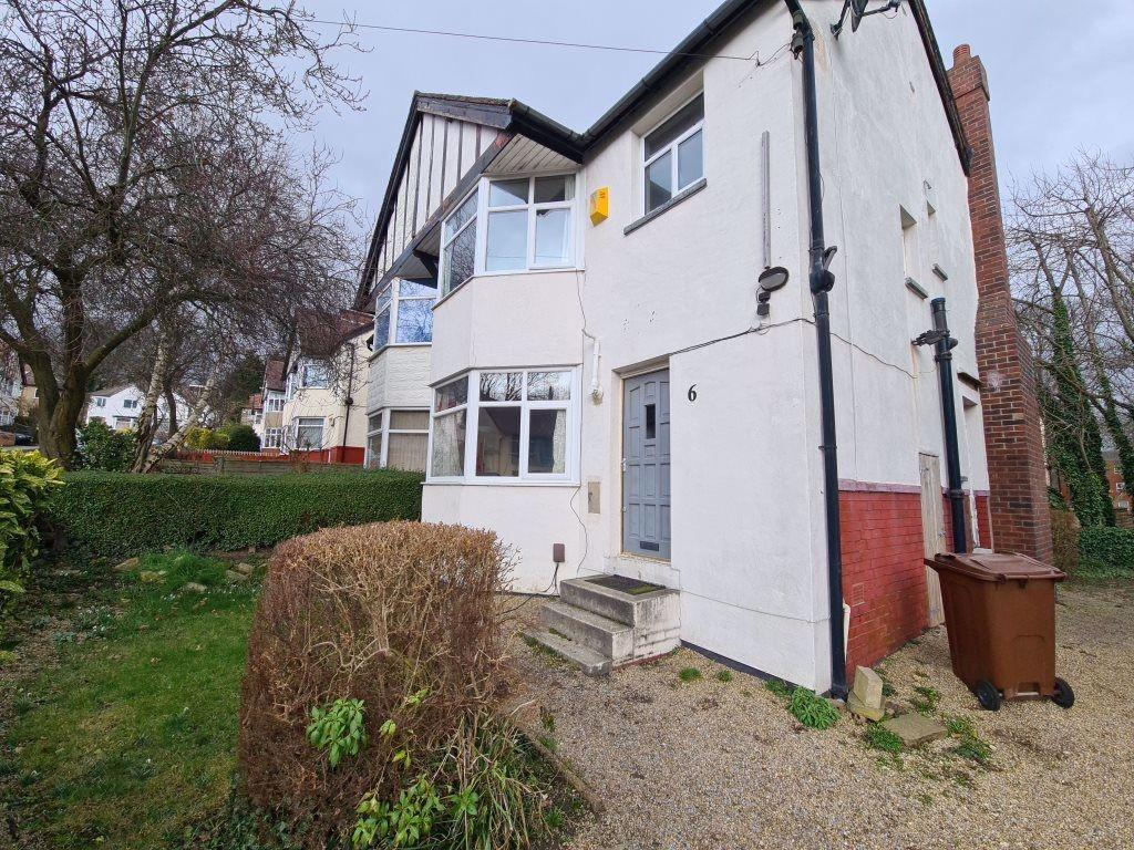 A charming view of the front exterior of a trad...