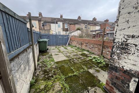2 bedroom terraced house to rent, Alexandra Street, Goole
