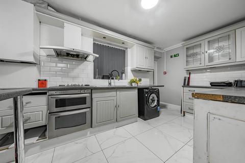 5 bedroom semi-detached house to rent, Seventh Avenue, Hayes UB3