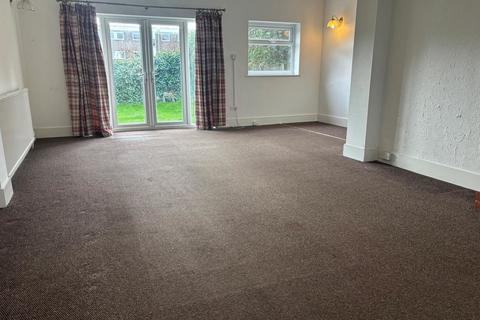 5 bedroom detached house to rent, Harold Road, Frinton-on-Sea CO13