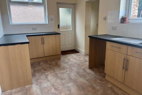 5 bedroom detached house to rent, Harold Road, Frinton-on-Sea CO13